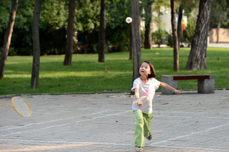 鄭州：兒童在公園盡享節日歡樂