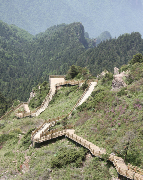 最長棧道揭“神農(nóng)一景”神秘面紗