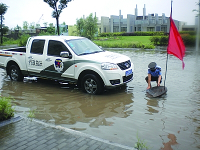 居民家中游來5斤重大魚 南京江北這場大雨太意外了