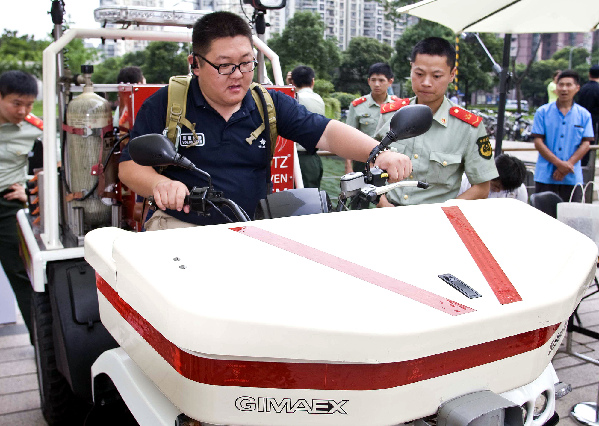 上海公安開展“陽光執法警營開放日”活動