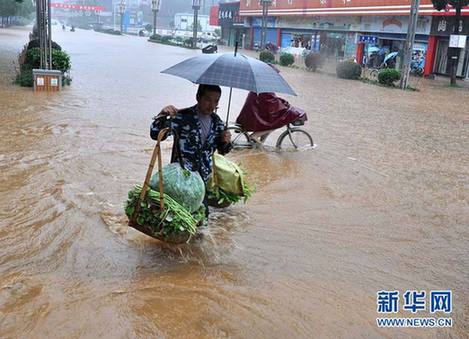 南方多省遭第二輪暴雨襲擊 部分城市被洪水圍困