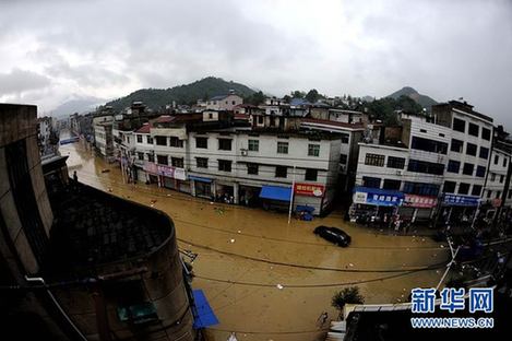 南方多省遭第二輪暴雨襲擊 部分城市被洪水圍困