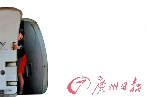 航空公司稱(chēng)關(guān)艙算離港 乘客質(zhì)疑