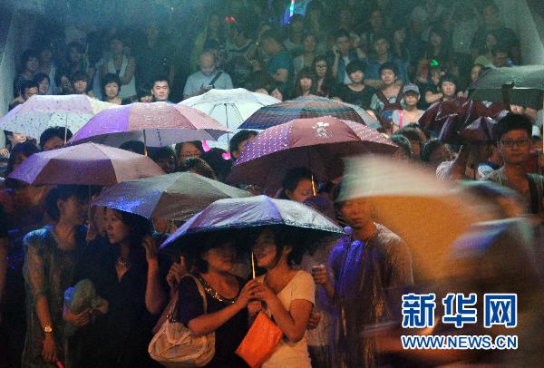 北京昨發今夏首個暴雨藍色預警 明日或中雨高溫驟降