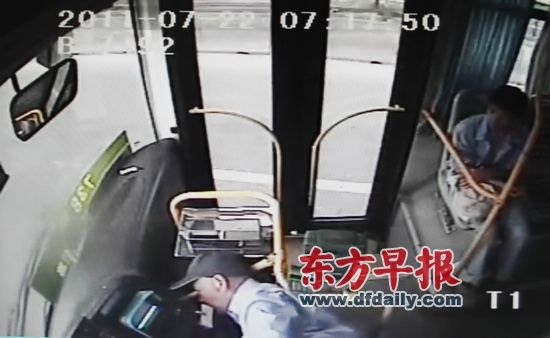 剎車哥臨危一踩救乘客 好司機義舉打動網友