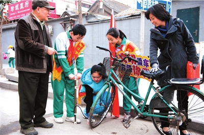 北京校尉小學義務打氣19年 堅持