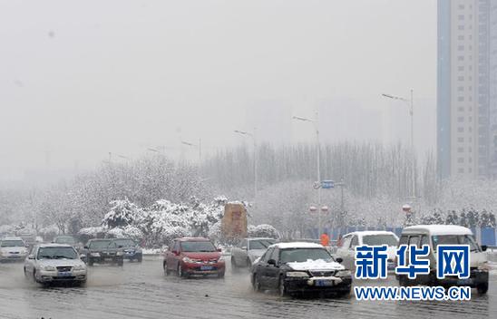 強降雪導致遼寧境內大部分高速公路封閉（圖）