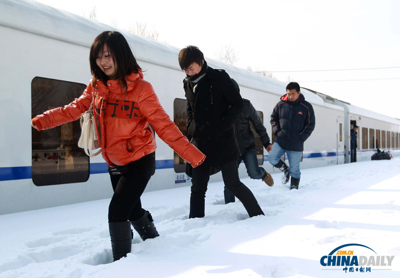 北京延慶遭遇52年來最大降雪 抗雪救災有序進行