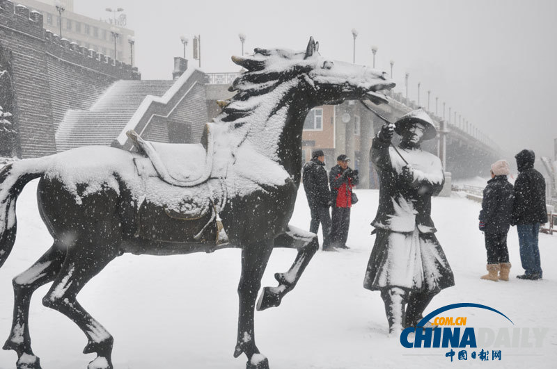 東北遭遇強降雪 中央氣象臺發布暴雪藍色預警