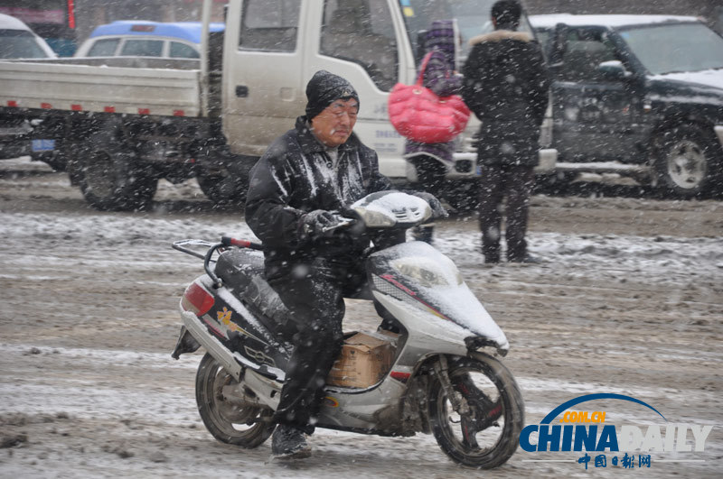 東北遭遇強降雪 中央氣象臺發布暴雪藍色預警