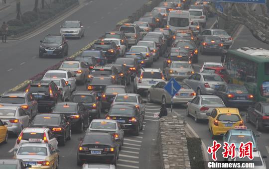 春節近尾聲迎返程客流高峰 一線城市火車票緊張