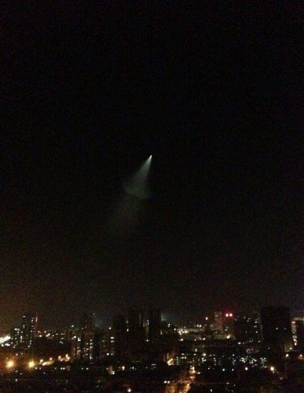 我國(guó)多地出現(xiàn)UFO 網(wǎng)友分析疑是反導(dǎo)試驗(yàn)（圖）