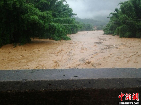 “蘇力”攜暴雨侵襲江西 贛南局地受淹嚴重