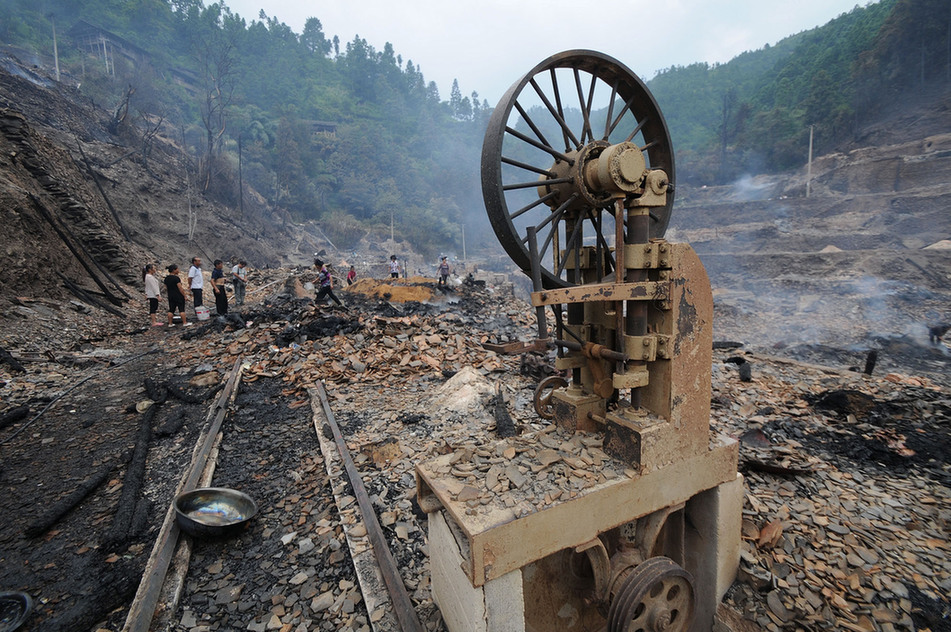 貴州臺江一苗寨遭火災(zāi) 200多戶村民房屋被燒毀(組圖)