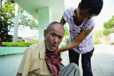 殘疾老人遭養老院棄兩回 流浪32年