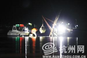 三潭印月石塔連夜修復(fù) 今后游客拍照須保持距離