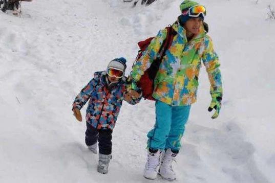 《爸爸去哪兒》雪景照曝光 林志穎親子裝亮眼(圖)