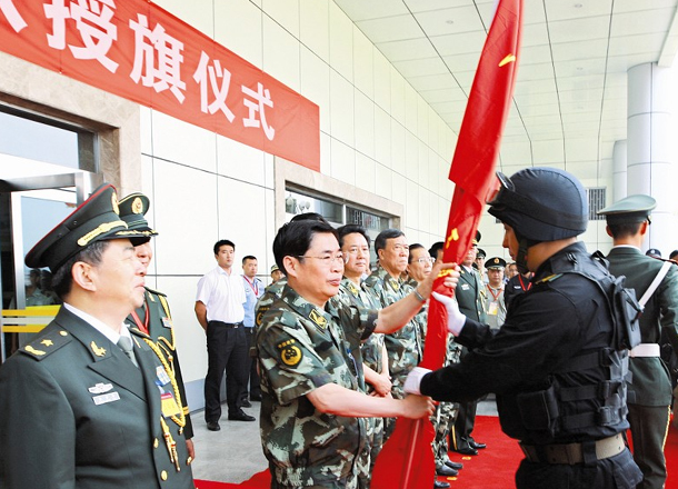 山西公安武警聯(lián)合舉行處突維穩(wěn)匯報演練