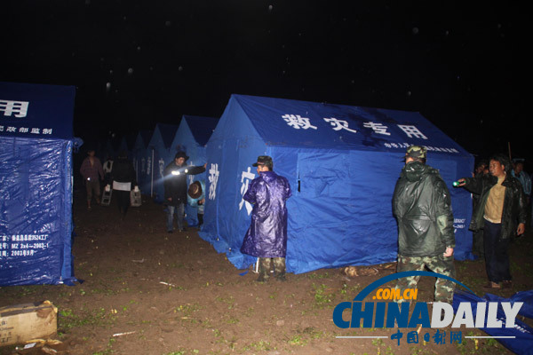 迪慶：武警云南總隊百余名官兵冒雨晝夜奮戰(zhàn)災(zāi)區(qū)搶險救災(zāi)