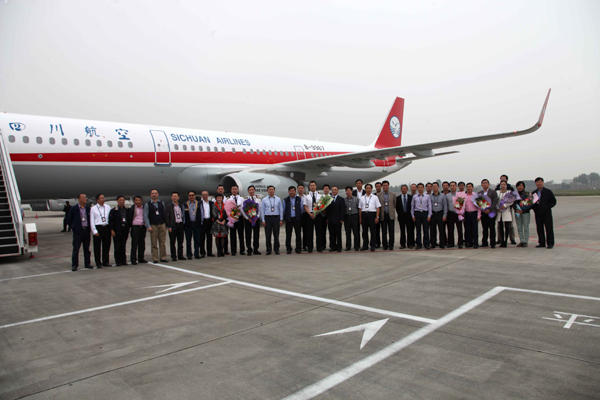 川航迎來國內(nèi)首架裝配鯊鰭小翼的空客A321飛機(jī)