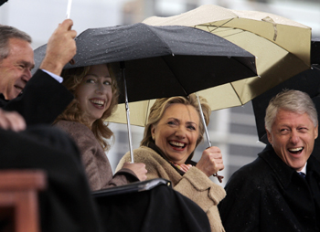 Former U.S. President Bill Clinton (R-L), former first lady Hillary Rodham Clinton, and Chelsea Clinton break into a laugh on stage with U.S. President George W. Bush (L) during the dedication ceremony for the William J. Clinton Presidential Center in Little Rock, November 18, 2004. [Reuter]