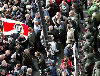 Supporters of German far-right National Democratic Party NPD are stopped by German riot police as they prepare for a march in Berlin May 8, 2005. [Reuters]