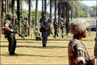 Brazilian Army soldiers guard in front of Brasilia's Convention Centre. Arab and South American leaders were ending a summit and were expected to approve a final declaration on supporting the Palestinian movement and criticising US sanctions against Syria.(AFP/File