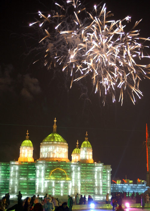 Fireworks light up the sky as the 22nd Harbin International Ice and Snow Festival opens in Harbin, Northeast China's Heilongjiang Province Thursday January 5, 2006. A host of miniatures of Russian landmarks will be on display during the annual event themed "China-Russia Friendship." [newsphoto]