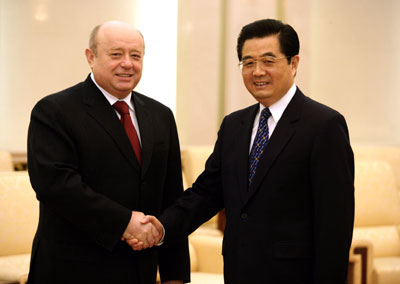 Hu meets Russian PM