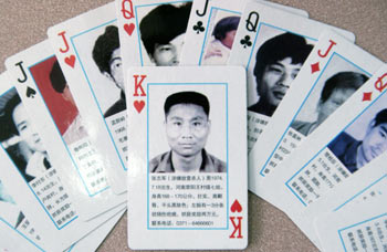 Playing cards featuring 16 escaped criminals