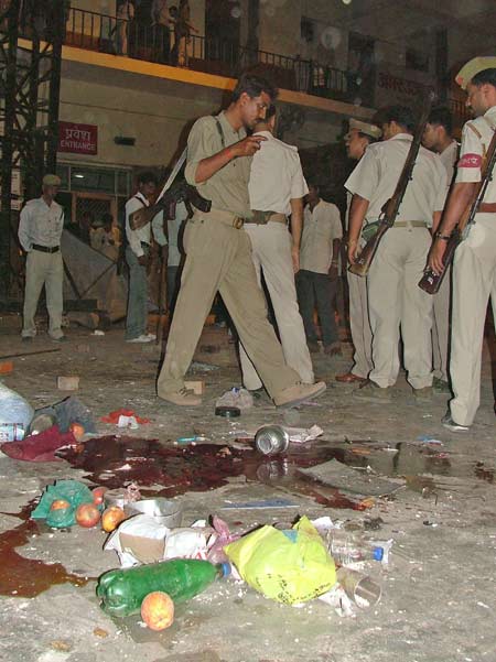 Bomb blast kills at least 21 in India