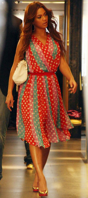 Beyonce Knowles shopping in Milan