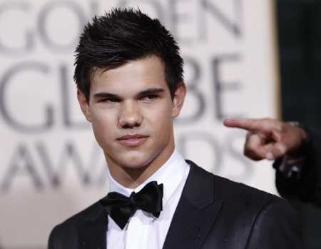 Taylor Lautner arrives at the 67th annual Golden Globe Awards