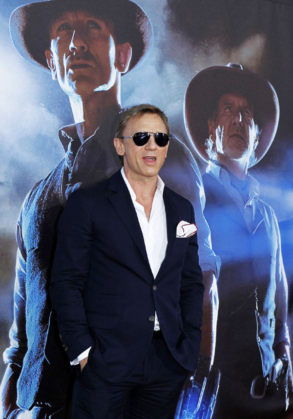 'Cowboys & Aliens' premieres