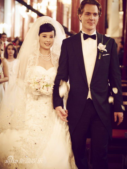 Yuan Li holds wedding ceremony