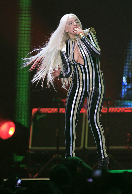 Lady Gaga joins Rolling Stones to perform