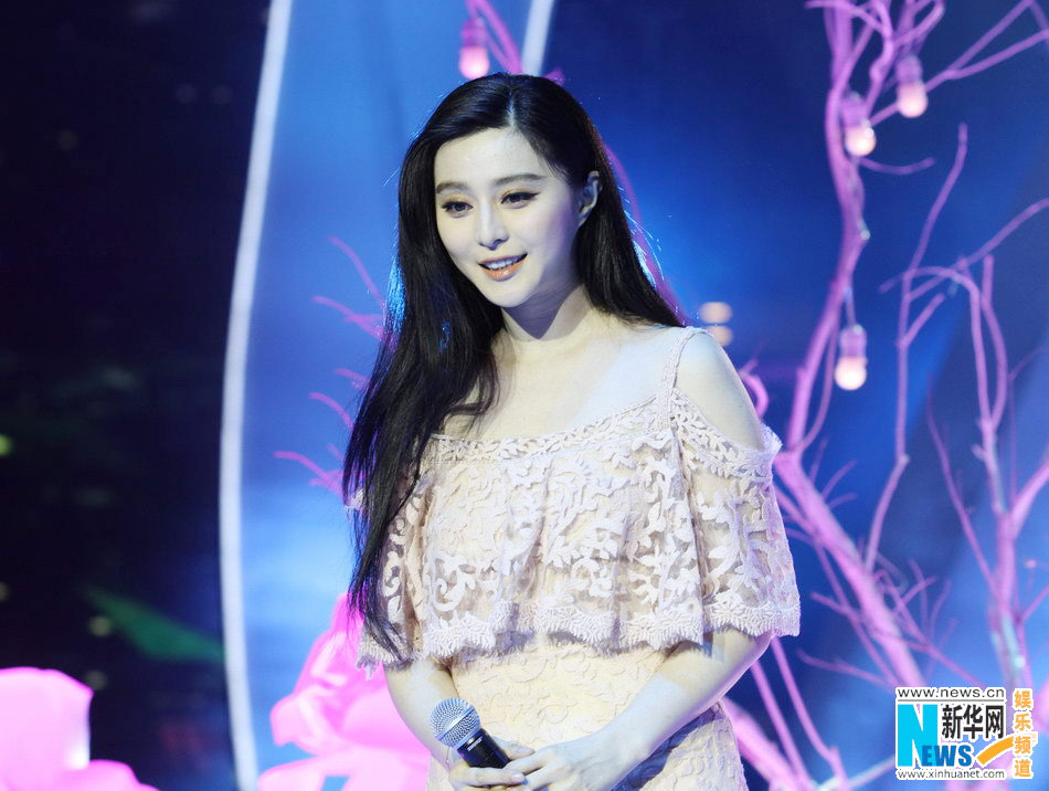 Fan Bingbing sings at new year concert