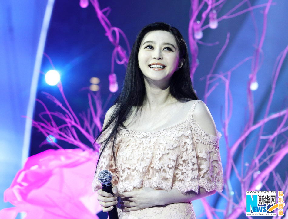 Fan Bingbing sings at new year concert