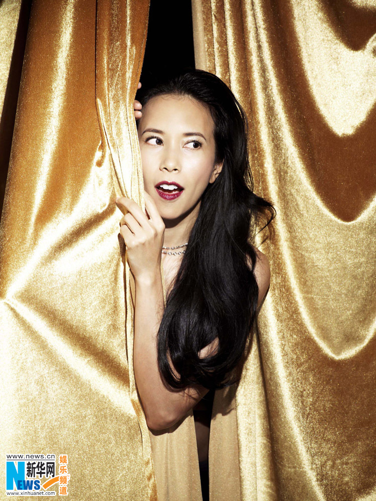 Karen Mok promotes personal exhibition