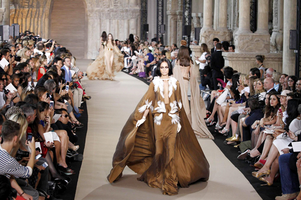 Fan Bingbing on T-platform in Paris