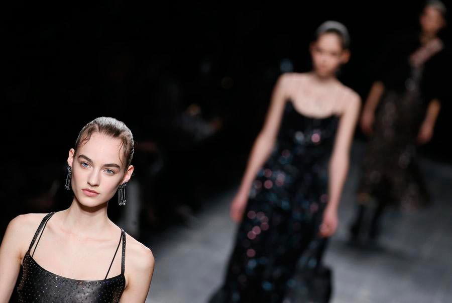 Paris Fashion Week: Valentino Fall/Winter 2016/2017