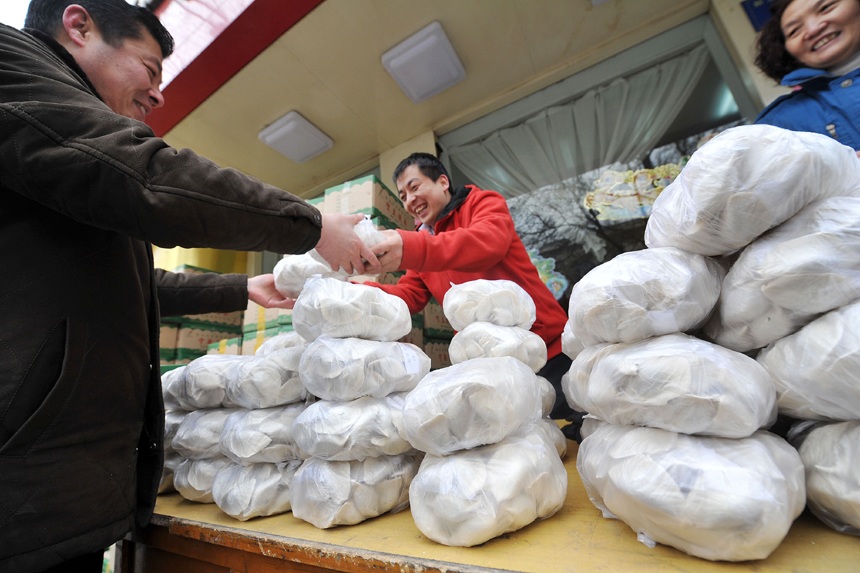 Enjoy dumplings on traditional winter festival