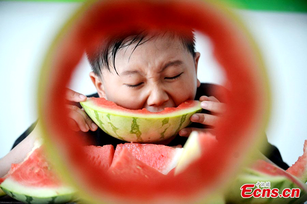 Watermelon-eating contest marks Beginning of Autumn