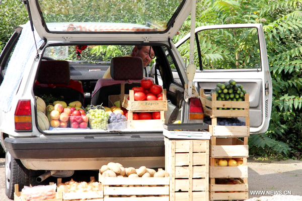 People make money from selling fruits due to economic crisis