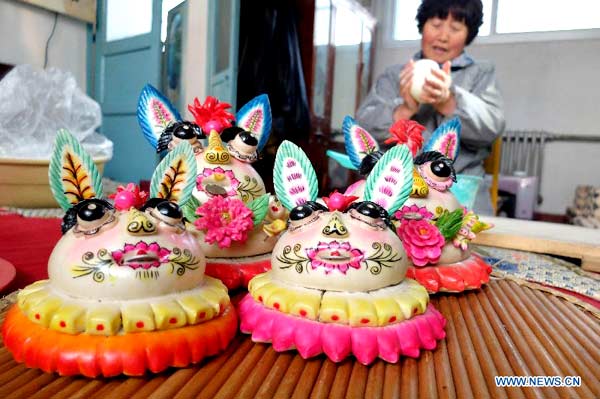 Locals steam colorful buns to greet Spring Festival