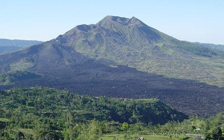 瑞典男子印尼摸黑游山 掉進(jìn)100多米深火山口喪命