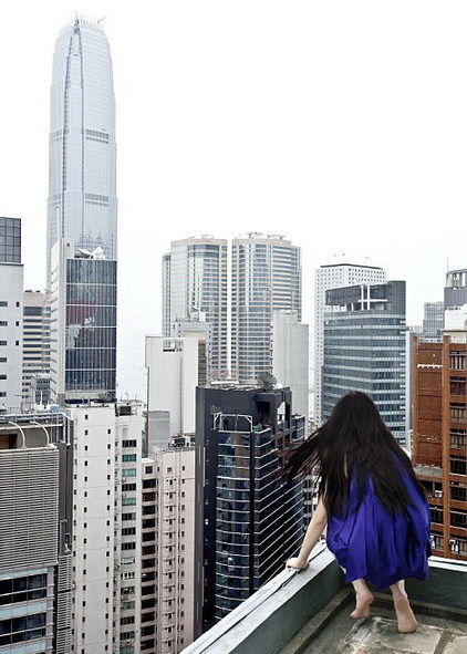 組圖：韓女藝術家摩天大樓邊緣營造搖搖欲墜刺激感