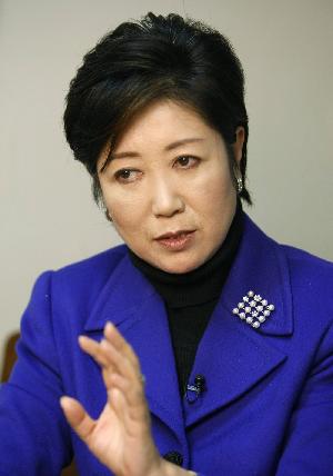 日“美女政客”小池百合子辭職 抗議新防衛大綱軟化