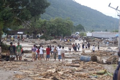 印尼東部強降雨引發洪災 至少86人死亡數千人無家可歸