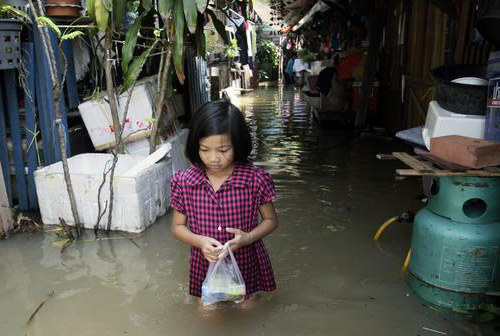 泰國多地遭洪水襲擊 59人死亡320萬民眾受災 